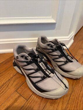 Salomon Gore-Tex XT Pathway- Taupe/Black unisex